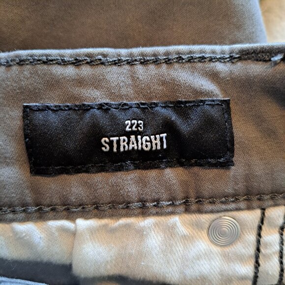 Lucky Brand Straight Leg Gray Wash Jeans Size 32x30 - Picture 9 of 9